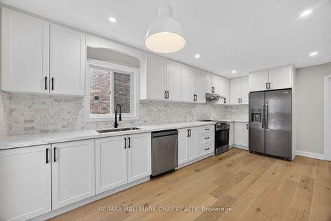 Photo 3 at 32 Bloom Crescent, Ardagh, Barrie