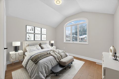 Photo 14 at 32 Bloom Crescent, Ardagh, Barrie