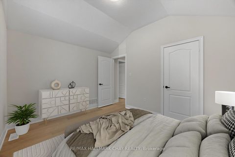 Photo 15 at 32 Bloom Crescent, Ardagh, Barrie