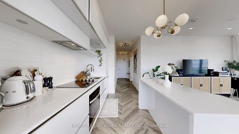 Photo 7 at 812 - 6 David Eyer Road, Rural Richmond Hill, Richmond Hill