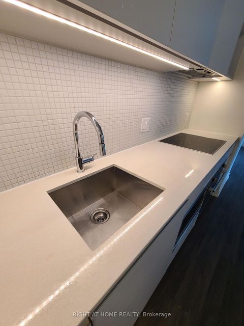 Photo 8 at 425 - 377 Madison Avenue, Casa Loma, Toronto