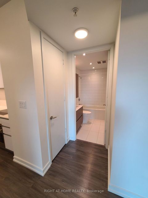 Photo 11 at 425 - 377 Madison Avenue, Casa Loma, Toronto