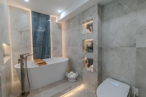 Photo 5 at 608 - 447 Walmer Road, Forest Hill South, Toronto