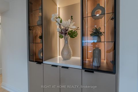 Photo 11 at 608 - 447 Walmer Road, Forest Hill South, Toronto