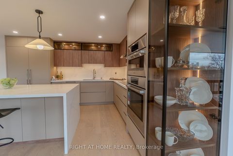 Photo 16 at 608 - 447 Walmer Road, Forest Hill South, Toronto