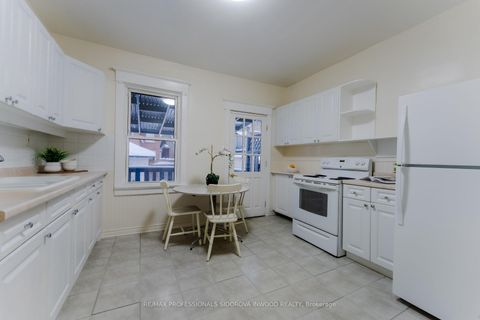 Photo 9 at 33 Mapleview Avenue, Bloor West Village, Toronto