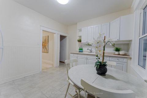 Photo 10 at 33 Mapleview Avenue, Bloor West Village, Toronto