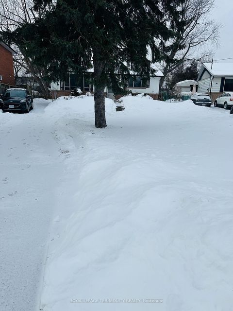 Photo 3 at 108 Castle Hill Drive, L'Amoreaux, Toronto