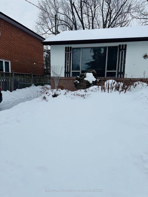 Photo 7 at 108 Castle Hill Drive, L'Amoreaux, Toronto