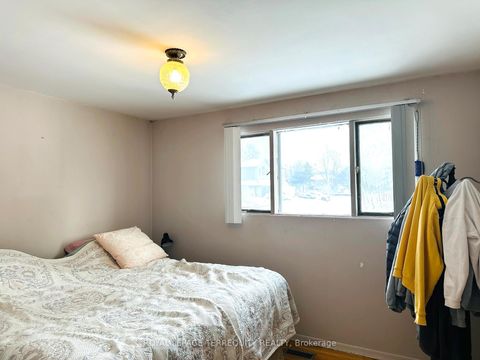 Photo 9 at 108 Castle Hill Drive, L'Amoreaux, Toronto