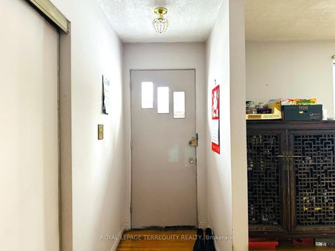 Photo 10 at 108 Castle Hill Drive, L'Amoreaux, Toronto