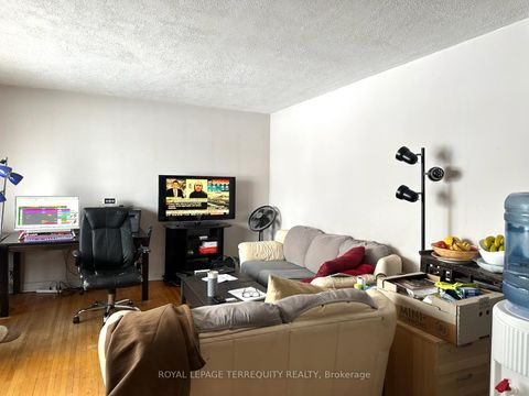 Photo 11 at 108 Castle Hill Drive, L'Amoreaux, Toronto