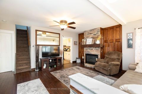 Photo 2 at 40 Jeavons Avenue, Birchmount, Toronto