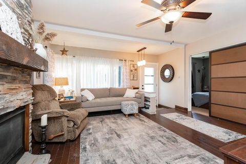 Photo 4 at 40 Jeavons Avenue, Birchmount, Toronto