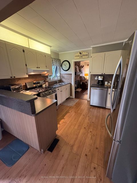 Photo 5 at 40 Jeavons Avenue, Birchmount, Toronto