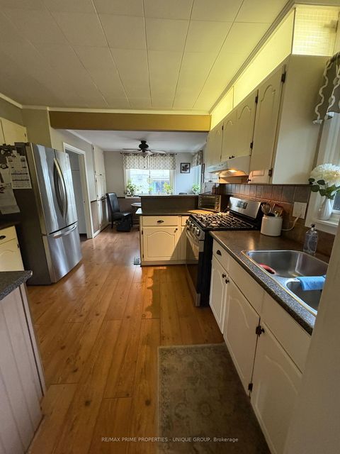 Photo 6 at 40 Jeavons Avenue, Birchmount, Toronto