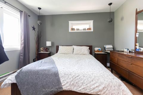 Photo 7 at 40 Jeavons Avenue, Birchmount, Toronto