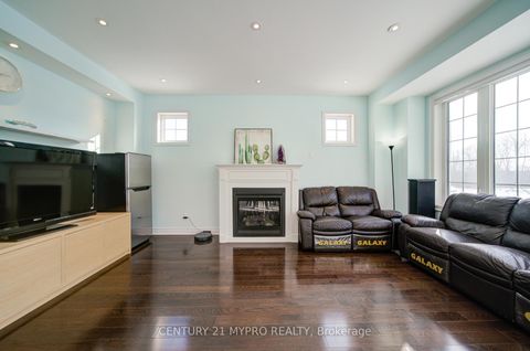 Photo 5 at 2360 Dress Circle Crescent, Windfields, Oshawa