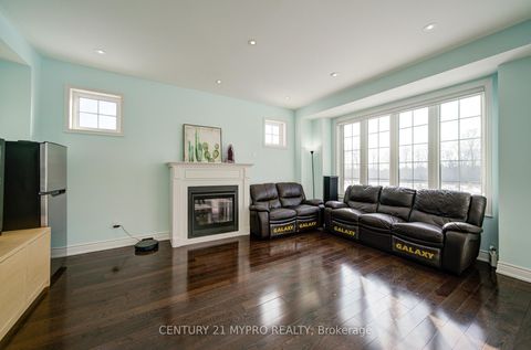 Photo 6 at 2360 Dress Circle Crescent, Windfields, Oshawa