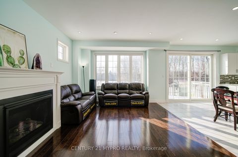 Photo 7 at 2360 Dress Circle Crescent, Windfields, Oshawa