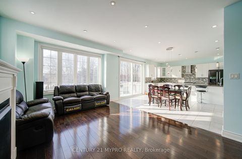 Photo 8 at 2360 Dress Circle Crescent, Windfields, Oshawa