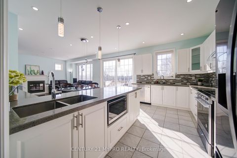 Photo 11 at 2360 Dress Circle Crescent, Windfields, Oshawa