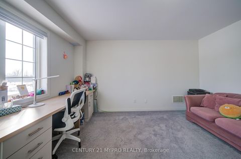 Photo 12 at 2360 Dress Circle Crescent, Windfields, Oshawa