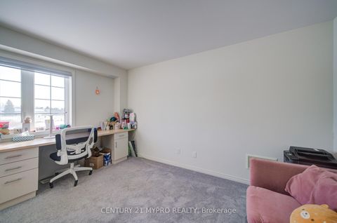 Photo 13 at 2360 Dress Circle Crescent, Windfields, Oshawa