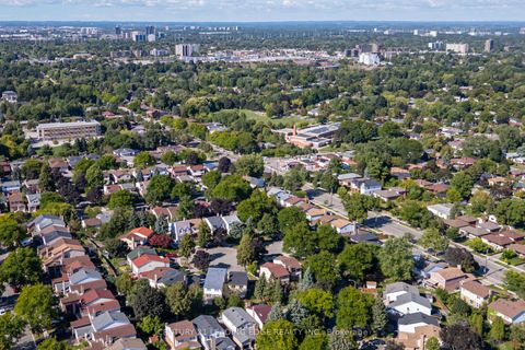 Photo 2 at 6 Wheaton Grove, Eglinton East, Toronto