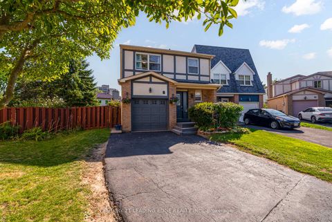 Photo 4 at 6 Wheaton Grove, Eglinton East, Toronto