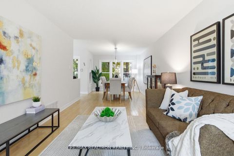 Photo 6 at 20 Jonathan Gate, Yorkhill, Vaughan