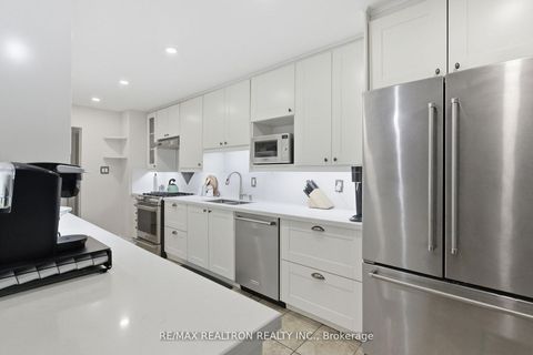 Photo 13 at 20 Jonathan Gate, Yorkhill, Vaughan