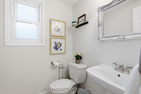 Photo 14 at 20 Jonathan Gate, Yorkhill, Vaughan