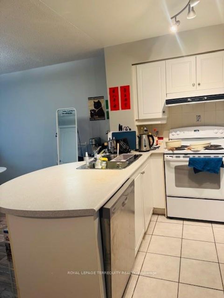 Photo 3 at 1210 - 2 REAN Drive, Bayview Village, Toronto