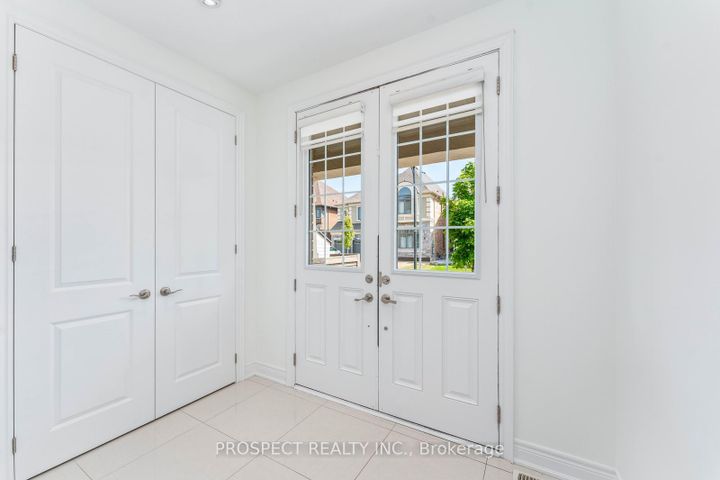 Photo 3 at 15 Lyle Way, Northwest Brampton, Brampton