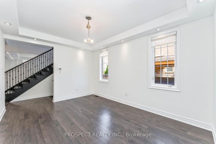 Photo 5 at 15 Lyle Way, Northwest Brampton, Brampton