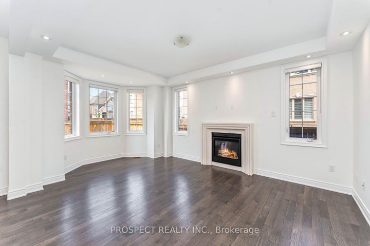 Photo 8 at 15 Lyle Way, Northwest Brampton, Brampton