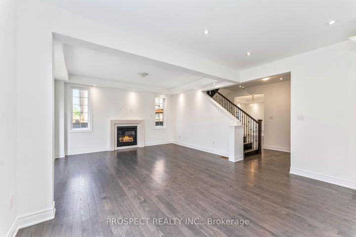 Photo 9 at 15 Lyle Way, Northwest Brampton, Brampton