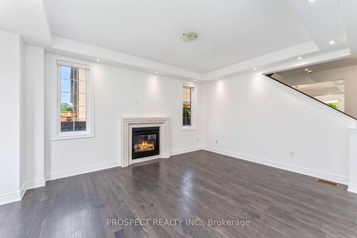 Photo 10 at 15 Lyle Way, Northwest Brampton, Brampton