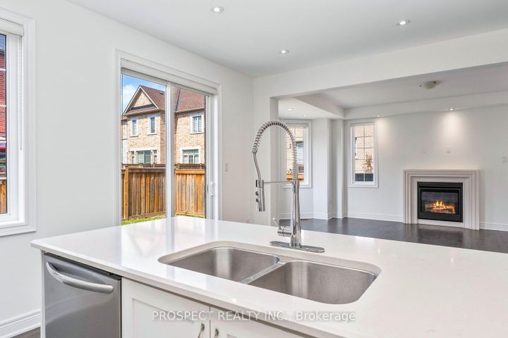 Photo 16 at 15 Lyle Way, Northwest Brampton, Brampton