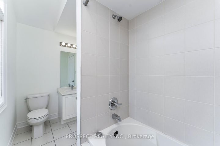 Photo 30 at 15 Lyle Way, Northwest Brampton, Brampton