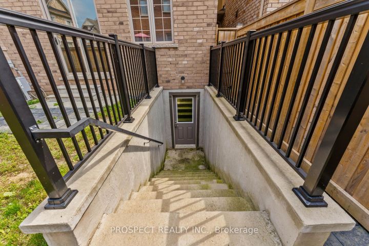 Photo 42 at 15 Lyle Way, Northwest Brampton, Brampton