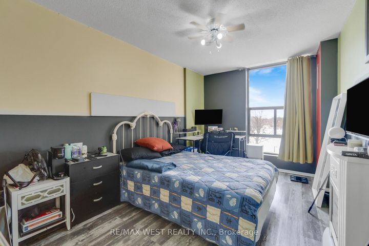 Photo 5 at 407 - 21 Knightsbridge Road, Queen Street Corridor, Brampton