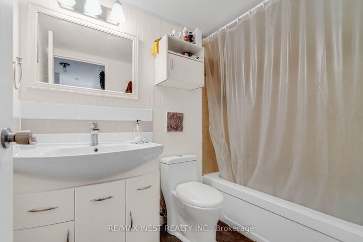 Photo 6 at 407 - 21 Knightsbridge Road, Queen Street Corridor, Brampton