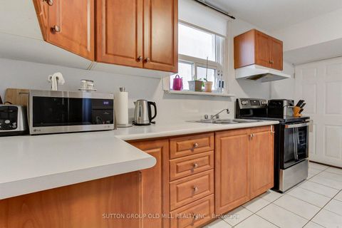 Photo 6 at 32 Florence Crescent, Smythe, Toronto