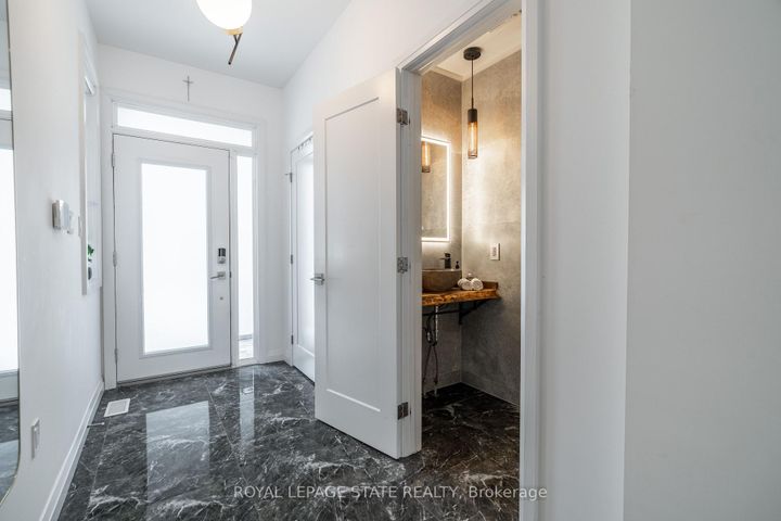 Photo 3 at 22 - 35 Midhurst Heights, Stoney Creek Mountain, Hamilton