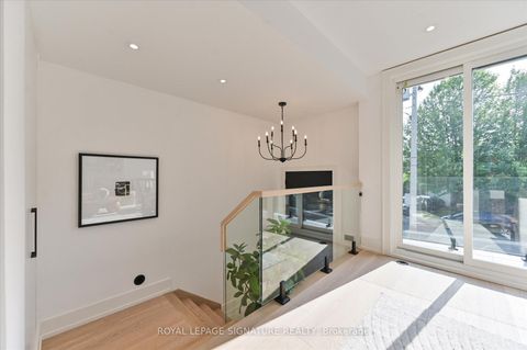 Photo 2 at 24 Elmsdale Road, East York, Toronto