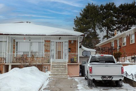 Photo 2 at 34 Ikley Road, York University Heights, Toronto
