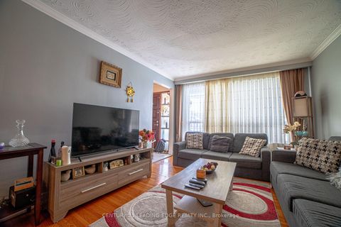 Photo 6 at 34 Ikley Road, York University Heights, Toronto