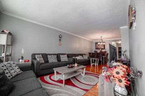 Photo 8 at 34 Ikley Road, York University Heights, Toronto